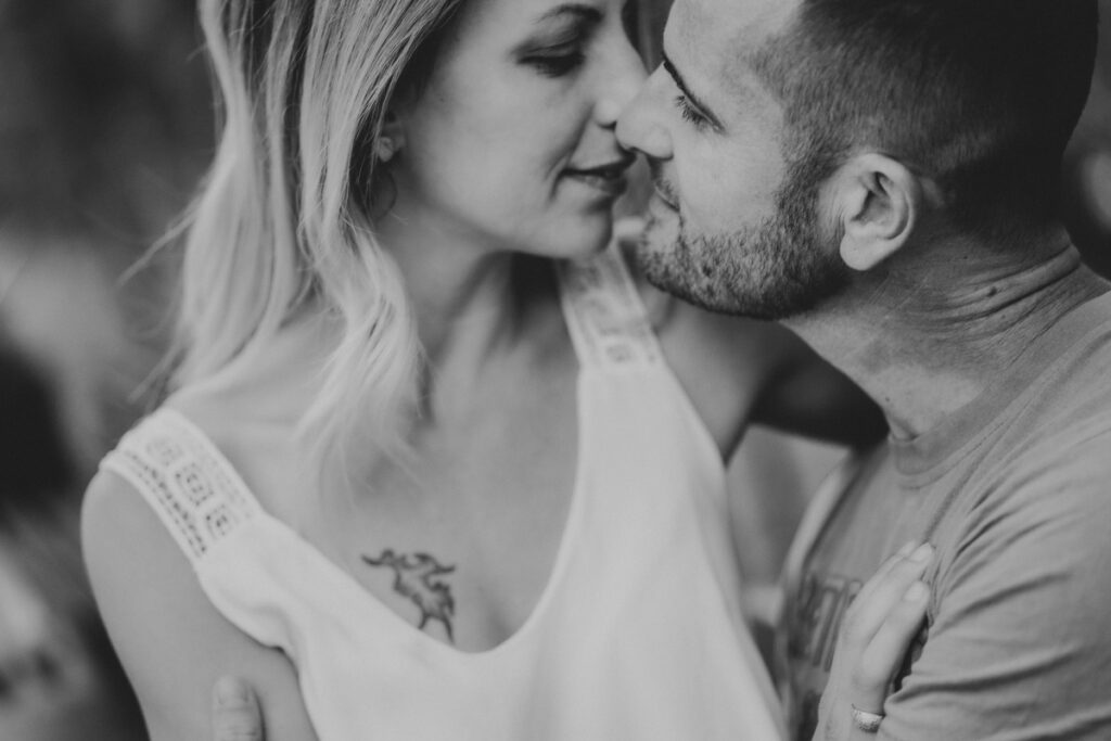 Kreatív és természetes jegyesfotók Budapest belvárosában