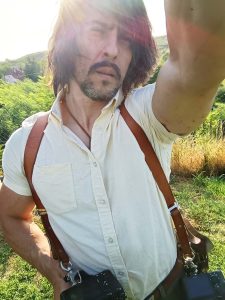 Esküvői fotós munka közben, olcsó, de profi és minőségi esküvői fotózás, kreatív páros és részletfotók